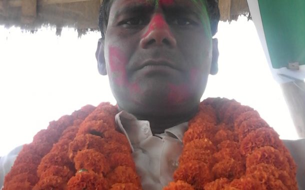 नेपाल पत्रकार महासंघ रौतहटको छैठो अधिवेशनबाट केन्द्रिय सभासदमा विजय भएको प्रमाण पत्र बुझदै ।