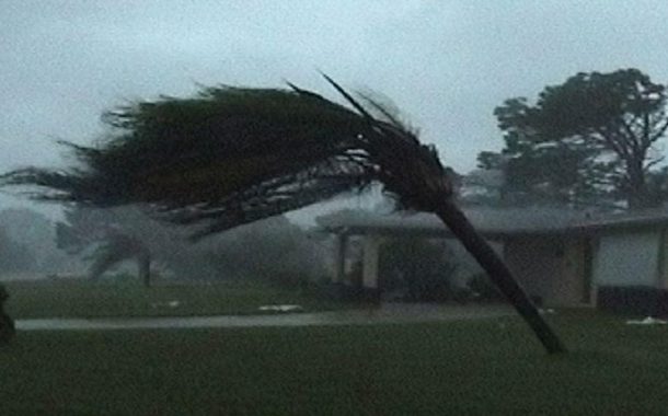 हावाहुरीले विद्यालयको छानो उडायो