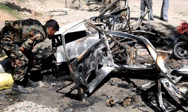 काठमाडौंको एक मतगणना केन्द्र नजिक सकेट बम झुन्डिएपछि सुरक्षाकर्मीहरू आतंकित