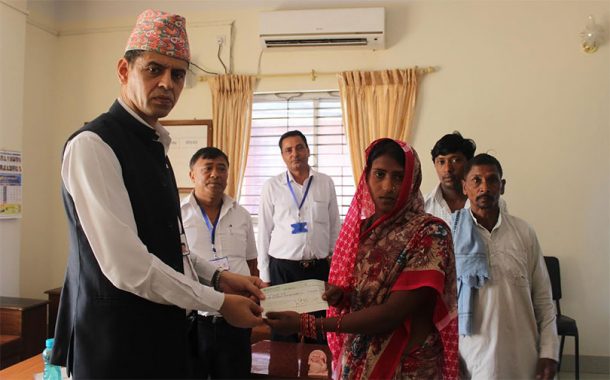 विदेशमा मृत्यु भएको युवाको परिवारलाई ९० लाख बीमा भक्तानी