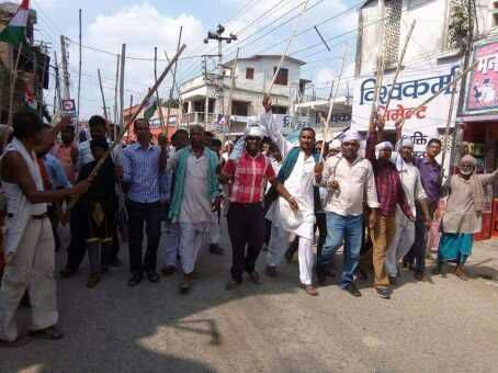 राजपा नेपालका कार्यकर्ताद्वारा गौरमा विशाल लाठी जुलुस प्रदर्शन